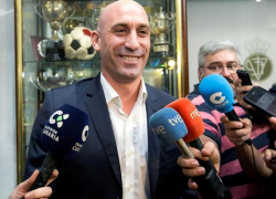 «Есть много вопросов»: Об увольнении тренера испанцев рассказал президент RFEF