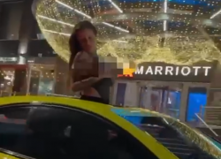 Пассажирка “Мерседеса” показала обнаженную грудь в центре Краснодара