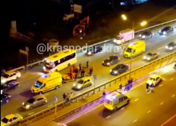 Мужчину и женщину сбили на пешеходном переходе в Краснодаре 