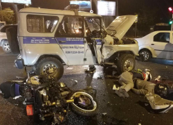 В центре Краснодара в столкновении с полицейским "бобиком" погиб мотоциклист