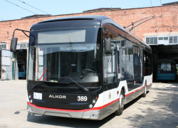 Детали со старых машин: власти объяснили появление в Краснодаре 32-летнего троллейбуса