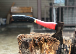 Адыгеец набросился с топором на судебного пристава