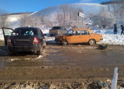 В Новокубанском районе пьяный водитель без прав спровоцировал серьезную аварию