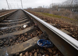 В промзоне Армавира поезд перерезал мужчину пополам