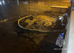 В Таманском заливе ликвидируют разлив трёх тонн мазута