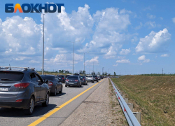 Туристы застряли в 11-километровом заторе к Черному морю на трассе М-4 «Дон»