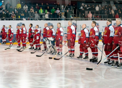  На благотворительном хоккейном матче в Сочи собрали почти 2,5 млн рублей 