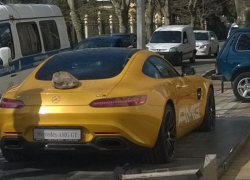 В Сочи закидали камнями Merсedes AMG GT S за 8 миллионов рублей