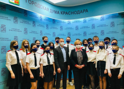 Подрастает достойная смена: депутаты устроили школьникам экскурсию по Гордуме Краснодара