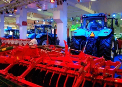 Гостей «Югагро» в Краснодаре встречали роботы и неоновые тракторы