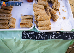 Вкусно и просто: топ-5 начинок для блинов на Масленицу