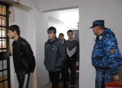 В Майкопе начальника службы режима спецучилища обвинили в халатности