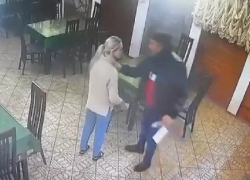 Напавшего на официантку кубанского депутата исключили из «Единой России»