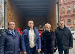 Депутаты Гордумы Краснодара собрали новогоднюю машину с подарками для детей-сирот в Донецке 