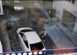 Краснодарец разгромил полтора десятка машин во дворе ЖК 