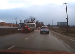 Опубликованы кадры жесткой аварии с автобусом в Краснодаре