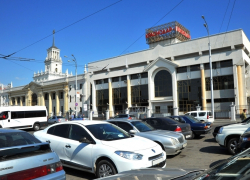 Девушка пыталась пробраться на вокзал Краснодара через забор мимо охраны