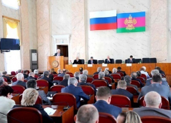 Депутаты кубанского парламента наградили Ткачева медалью «Герой труда Кубани»