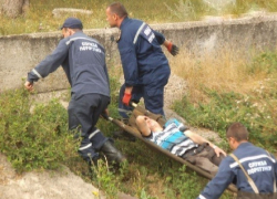 Спасатели в Сочи эвакуировали из реки тонущего пенсионера