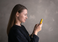 На новогодних каникулах зумеры чаще других смотрели видео, бумеры пользовались маркетплейсами, а миллениалы – нейросетями