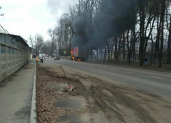 Под Краснодаром полыхает фура
