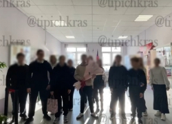 В Краснодаре школьники записали видео в поддержку оскорбившей их учительницы