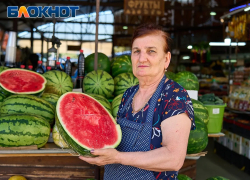 Арбузы заполонили рынки Краснодара: что с ценами и почему продавцы спорят об урожае