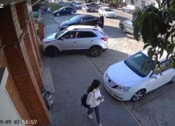 Автоледи сбила пенсионерку с мальчиком на тротуаре в Тихорецке - видео 