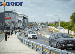 «Пробки просто огромные»: как власти Краснодара и Адыгеи планируют решать проблему с узкой дорогой перед Яблоновским мостом