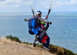 Сила тока: на Кубани туристка получила сильные ожоги после полета на параплане с инструктором