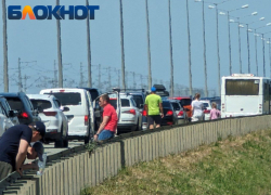 От Чёрного моря из Сочи к Краснодару туристы стоят в 30-километровых пробках