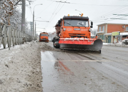 При ухудшении погоды на дороги Краснодара выйдет дополнительная снегоуборочная техника 