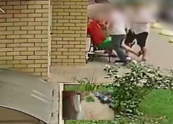 В Краснодаре сотрудник УК пытался задушить жильца дома