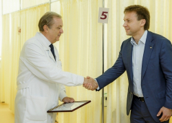 Сбербанк и «Память поколений» вручили краснодарскому госпиталю для ветеранов сертификат на высокотехнологичное физиотерапевтическое оборудование