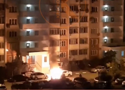 Два автомобиля сгорели в Краснодаре ночью в ГМР