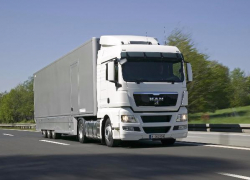 Запрет на движение большегрузов днем по дорогам края отменили