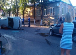  В Ейске «девятка» перевернула внедорожник, в котором ехал маленький ребенок