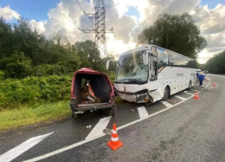 Авто выкинуло на встречку на трассе М-4 "Дон" под Геленджиком: погибли двое