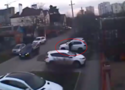  Орудующая банда воров ограбила дорогую машину в Краснодаре 