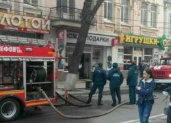 На складе в центре Краснодара вспыхнул пожар 