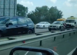 «Один выходной день, все на море», - краснодарцы жалуются на километровые пробки в сторону побережья