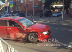  В центре Краснодара несильная авария унесла жизнь человека 