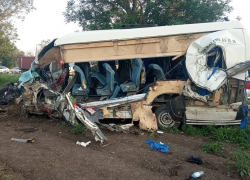Двое детей и женщина погибли в ДТП с микроавтобусом на Кубани