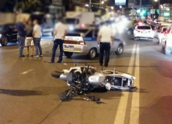 В Краснодаре смертельное ДТП с мотоциклистом и «Mercedes» попало на видео