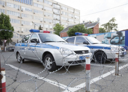 Угнал у знакомой автомобиль, врезался в дерево и убежал мужчина в Краснодарском крае