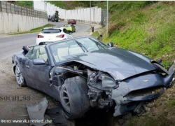 «Сколько боли в одном фото»: В груду металлолома превратила  Aston Martin ливневка в Сочи