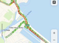 Несмотря на аномальную жару, краснодарцы выехали к морю: пробки 10 баллов 