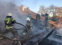 В Краснодаре эвакуировали 15 человек из-за пожара в жилом доме