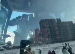 Краснодарцы устроили драку с трактористами за снежную горку