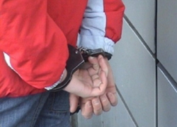 Мужчина ограбил пенсионерку и уехал прятаться в Сочи